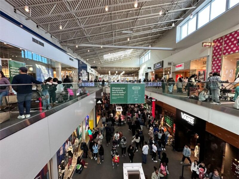 Shopping at Jersey Gardens - Dining Experiences