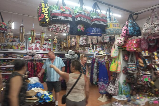 Shopping or Souvenirs in Plaza Bávaro - Transportation and Accessibility