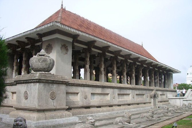 Shore Excursion From Port Terminal : Colombo City Famous Landmarks - Visiting Independence Memorial Arcade