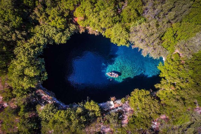 Shore Excursion: Melissani,Drogarati & Myrtos - Pickup and Meeting Details