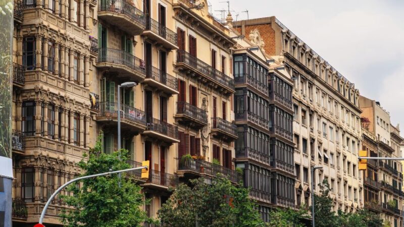 Shore Excursion of Barcelona - Admire Casa Batllό
