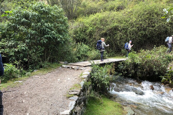 Short Inca Trail To Machu Picchu 2 Days and 1 Night - Group Size and Accessibility
