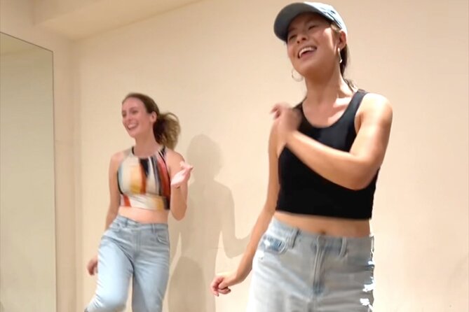 Shuffle Dance in Tokyo With a Tiktok Star - Perfect for Beginners - Memento of Dance Performance