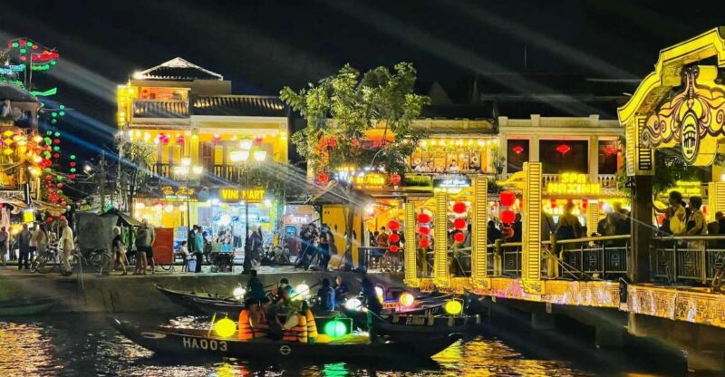 Shuttle Bus Da Nang- Hoi An 7:30 AM / 12:30 PM / 4:30 PM - Pricing and Booking