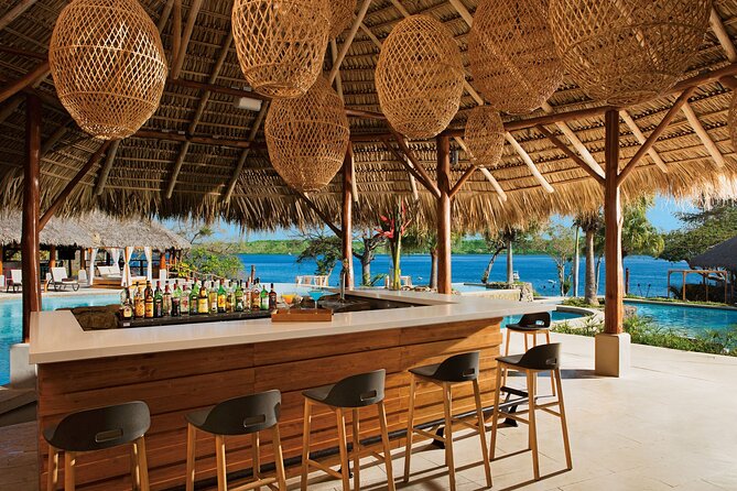 Shuttle From Liberia Airport To Secrets Papagayo - Vehicle Features