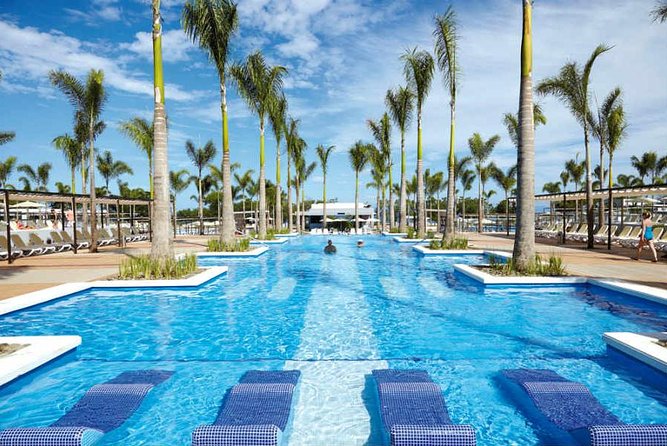 Shuttle Service From Liberia Airport To Hotel Riu Guanacaste & Riu Palace - Convenient Features
