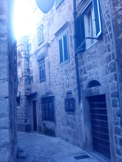 Šibenik: Early Morning Walking Tour - Tour Experience