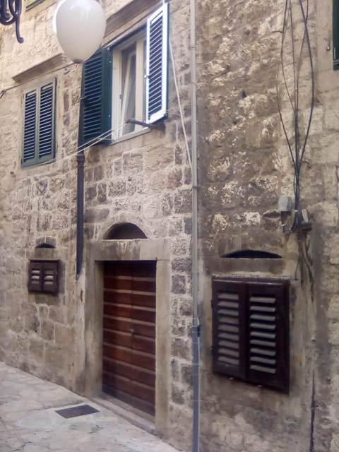 Šibenik: Early Morning Walking Tour - Exploring Medieval Architecture