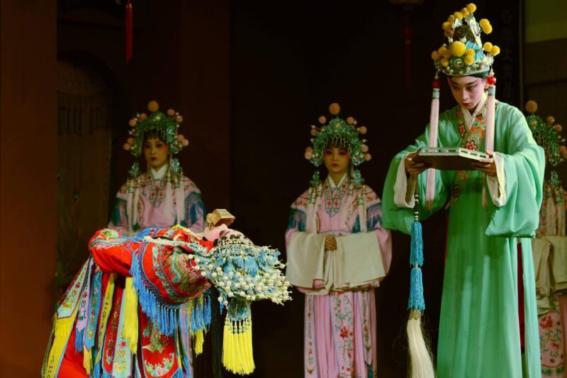 Sichuan Opera Night Show Jinjiang Theater Tickets - Acrobatic Feats and Storytelling