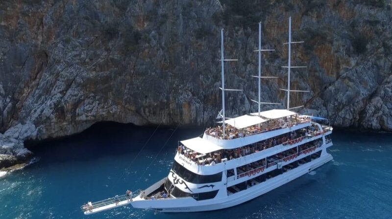 Side: Alanya Night Disco Cruise & Foam Party, Music, Dance - Age Requirement and Dress Code