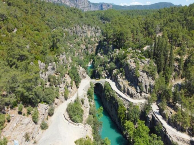 Side Eagle Canyon and Rafting Tour - Professional Guides and Fascinating Facts