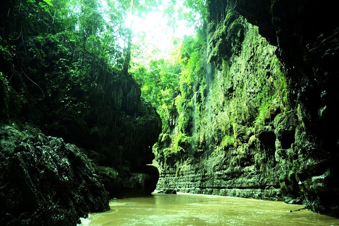 Side Green Canyon Boat Trip With Unlimited Drinks And Lunch - Traveler Capacity and Accessibility