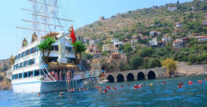 Side Harem Maldiv Yacht: Luxury Boat Tour - Important Tour Details