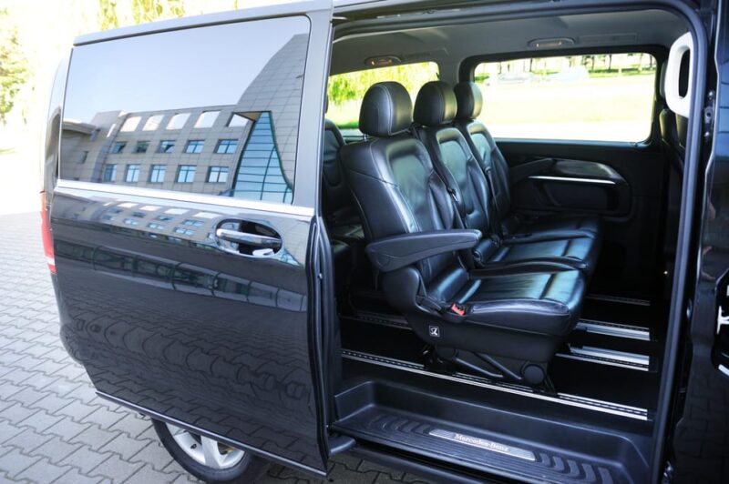 Side : Private Shuttle From / to the Lend of Legends - Pickup and Drop-off Details