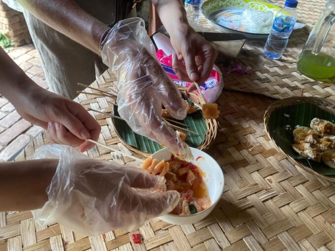 Sidemen: Balinese Traditional Activities - Traditional Cloth Making