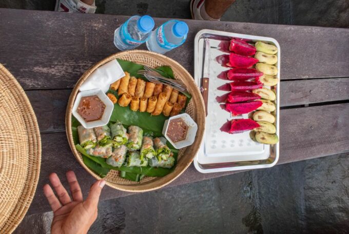 Siem Reap: Angkor Twilight & Boat Vespa Adventure - Sunset Dragon Boat Cruise