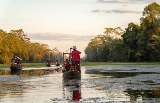 Siem Reap: Angkor Twilight & Boat Vespa Adventure - Angkor Temple Exploration