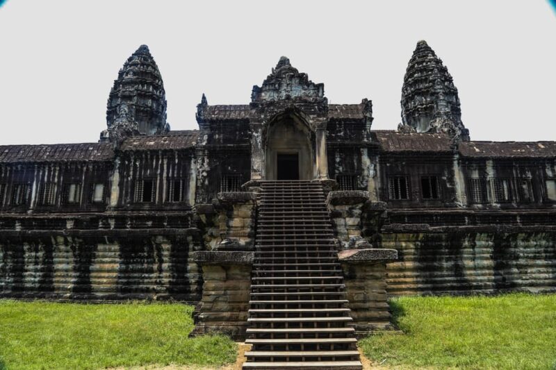 Siem Reap: Angkor Wat, Bayon, Ta Prohm, and Tonle Sap Tour - Exploring Bayon and Angkor Thom