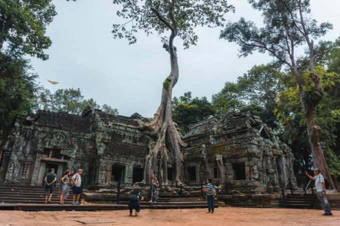 Siem Reap: Angkor Wat Small-Group Full Day Tour and Sunset - Pickup and Drop-off