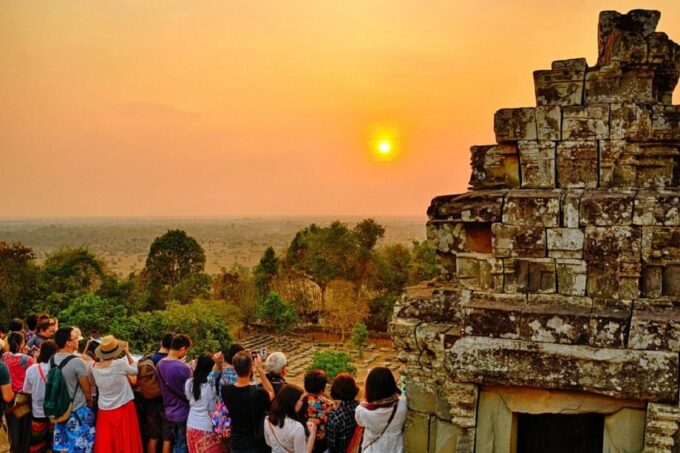 Siem Reap: Angkor Wat Small-Group Full Day Tour and Sunset - Lunch Experience