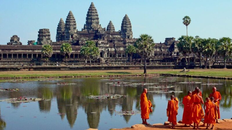 Siem Reap: Angkor Wat: Small-Group Sunrise Tour - Guided Experience