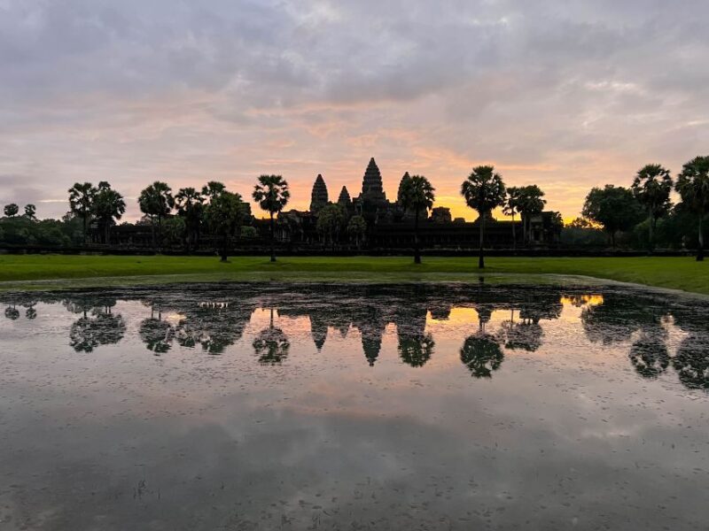 Siem Reap: Angkor Wat Sunrise and Market Tour by Jeep - Itinerary Highlights