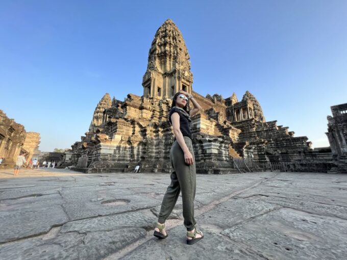 Siem Reap: Angkor Wat Sunrise and Market Tour by Jeep - Visit to Local Market