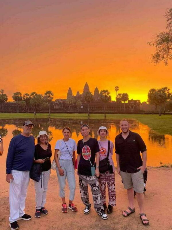 Siem Reap: Angkor Wat Sunrise or Sunset Guided Tour - Experiencing Angkor Wat: The Details