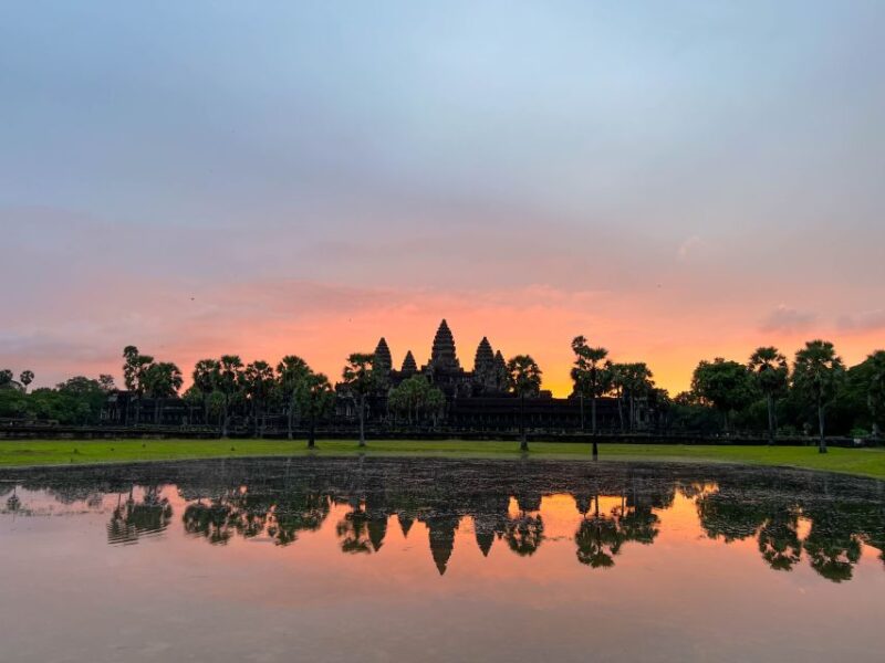 Siem Reap: Angkor Wat Sunrise Tour via Tuk Tuk & Breakfast - Itinerary Highlights