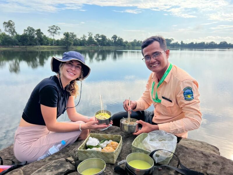 Siem Reap: Angkor Wat Sunrise Tour via Tuk Tuk & Breakfast - Exploring Jungle Temples