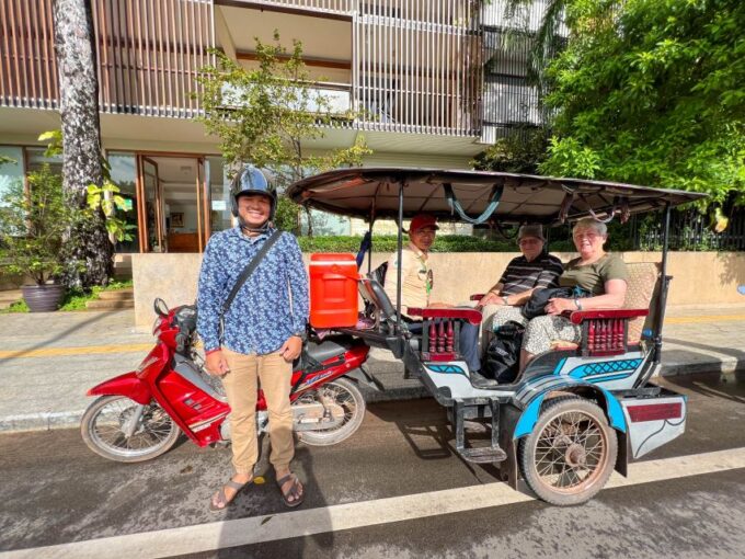 Siem Reap: Angkor Wat Sunrise Tour via Tuk Tuk & Breakfast - Bayon Temple and Angkor Thom