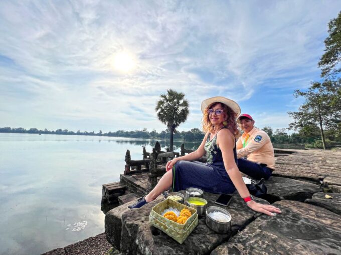 Siem Reap: Angkor Wat Sunrise Tour via Tuk Tuk & Breakfast - Local Market Exploration