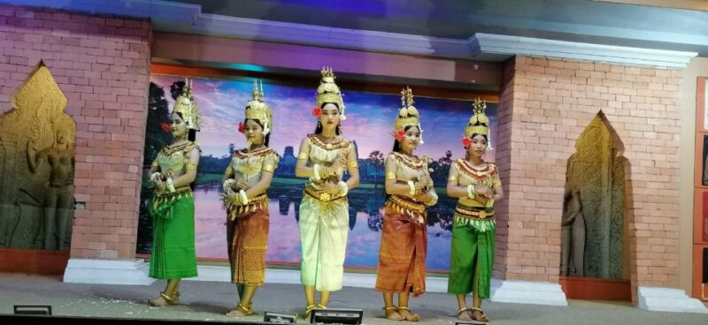 Siem Reap: Apsara Dance Show & Dinner With Tuk-Tuk Transfers - Culinary Delights of Authentic Khmer Cuisine