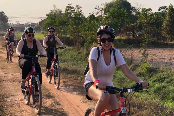 Siem Reap Bike-Twilight in Small Circuit - Dress Code