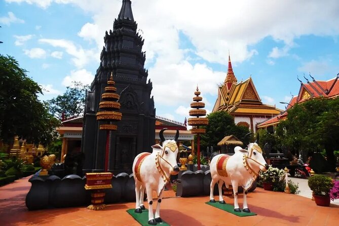 Siem Reap City Walking Tour - Browsing Old Market (Phsar Chas)