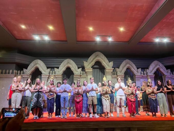 Siem Reap: Dinner Show Apsara Dance Round Pick-Up Included - Inclusions and Amenities