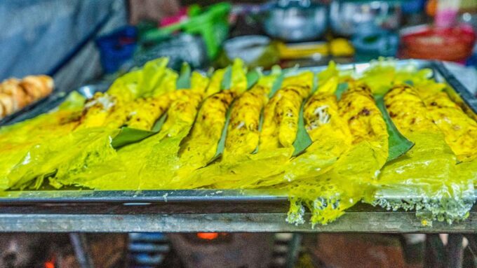 Siem Reap: Evening Foodie Vespa Tour - Explore Siem Reaps Nightlife