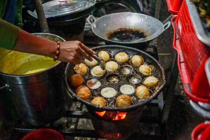 Siem Reap: Evening Foodie Vespa Tour - Authentic Cambodian Street Food