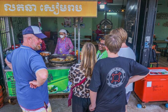 Siem Reap: Evening Foodie Vespa Tour - Hands-on Dish Preparation