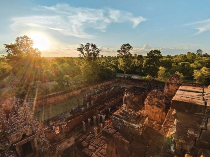 Siem Reap: Half Day Sunset Tour - Sunset at Phnom Krom: Scenic Views