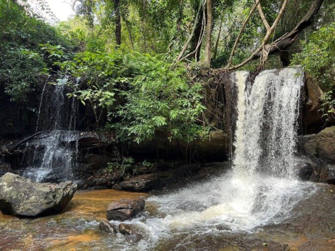 Siem Reap: Kbal Spean and Banteay Srei Temple Private Hike - Banteay Samre: 12th-century Hindu Temple