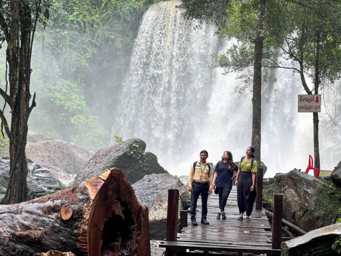 Siem Reap: Kulen Mountain, Beng Mealea, and Tonle Sap Tour - Experiencing Floating Village Life