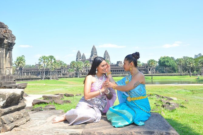 Siem Reap: Local French Speaking Guide for Angkor Wat Day Tour - Group Size and Transport