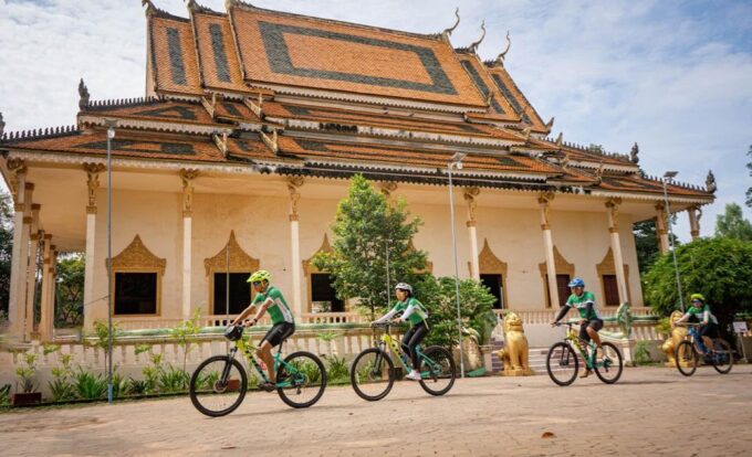 Siem Reap: Morning City Bike Tour With Local Expert - The Old Market (Phsar Chas)