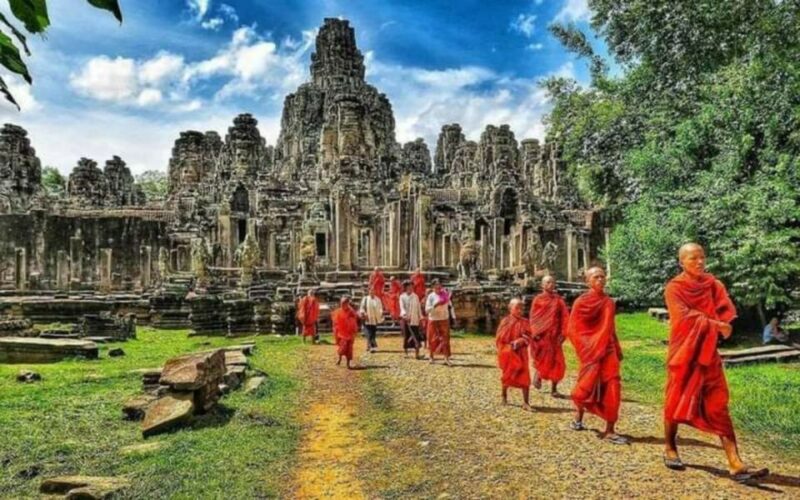 Siem Reap: Personalised Angkor Wat Sunrise Tour by Tuk-Tuk - Itinerary Highlights