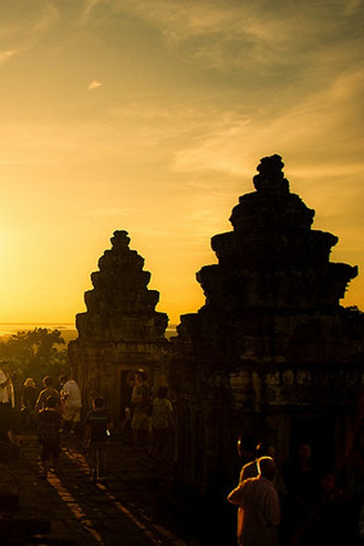 Siem Reap: Private Angkor Wat & Bakheng Mountain Sunset Tour - Itinerary Details