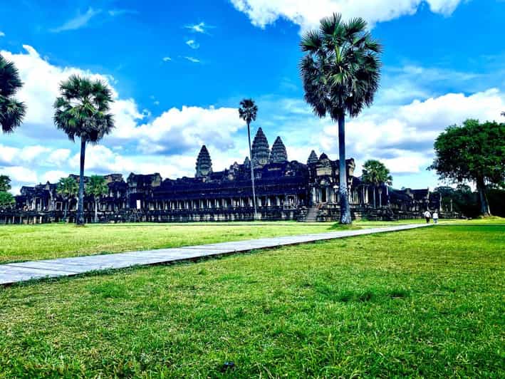 Siem Reap: Private Angkor Wat & Bakheng Mountain Sunset Tour - Included Amenities