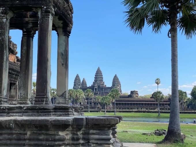 Siem Reap: Private Angkor Wat & Bakheng Mountain Sunset Tour - Booking Information