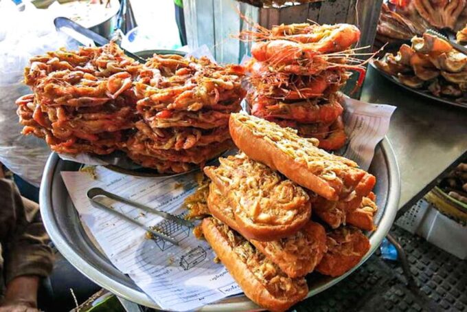 Siem Reap: Private Street Food Tour by Bus or Bike - Discovering Night Market