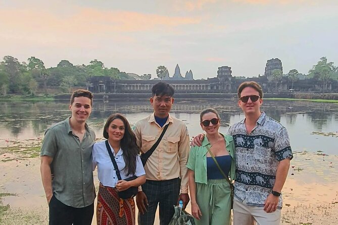 Siem Reap: Small Group Guided Tour 1 Day at Angkor - Meeting and Pickup